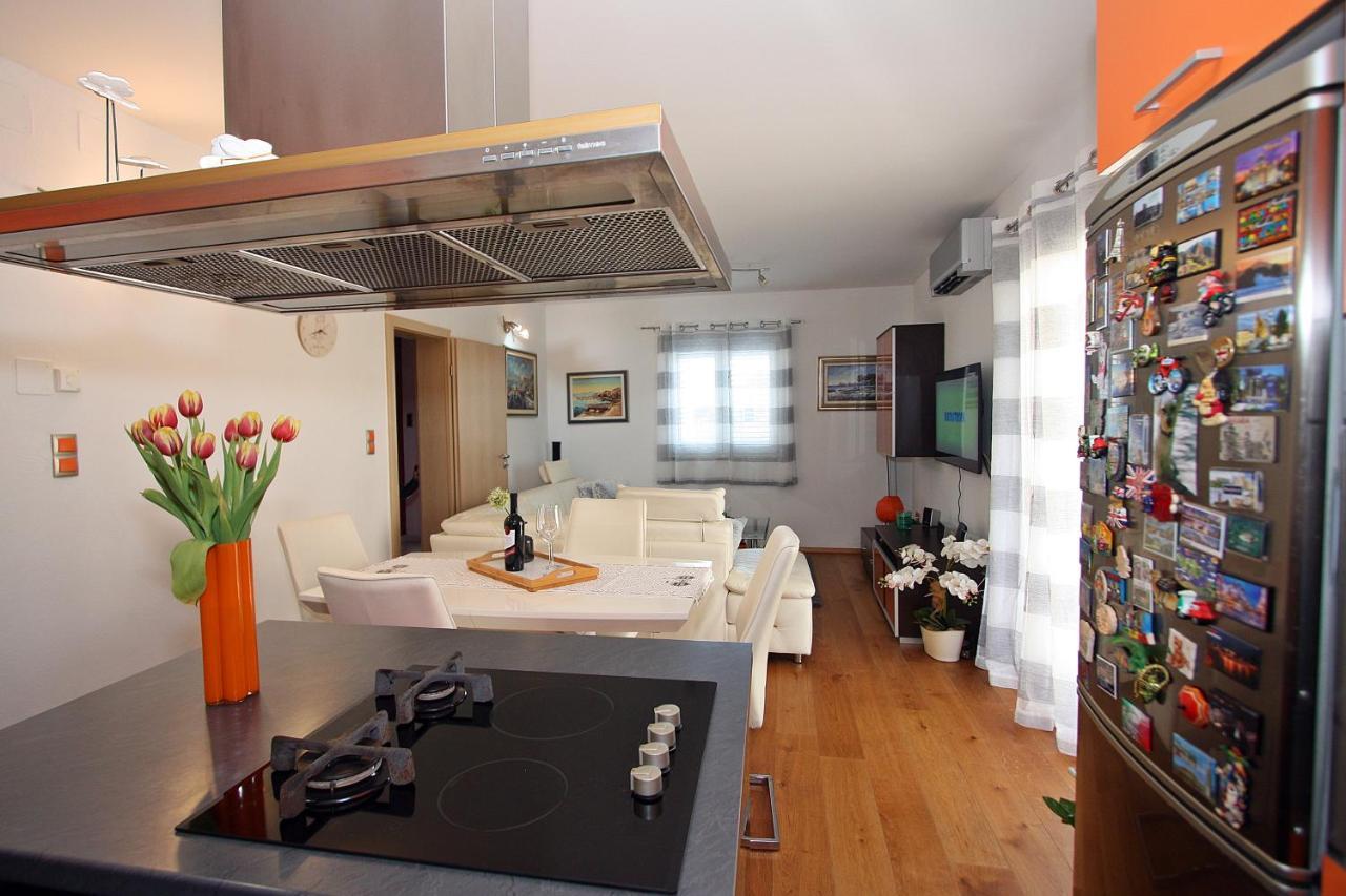 Apartment Petra Supetar Buitenkant foto